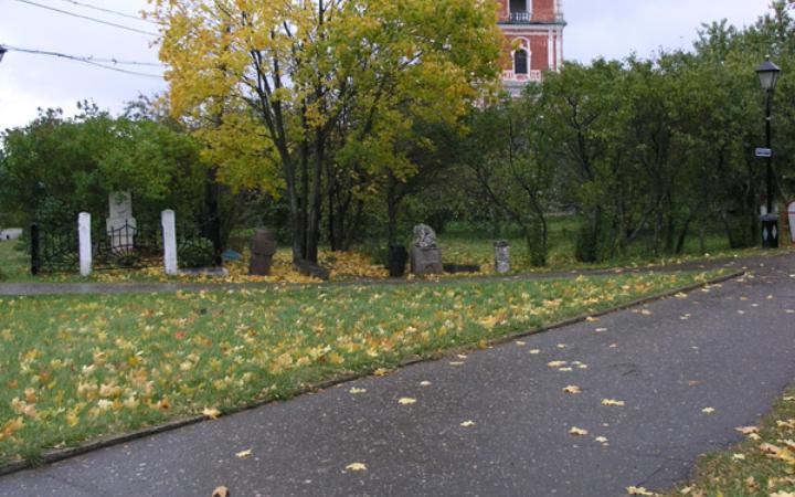 Золотая осень. Могила Д.Н. Кардовского.