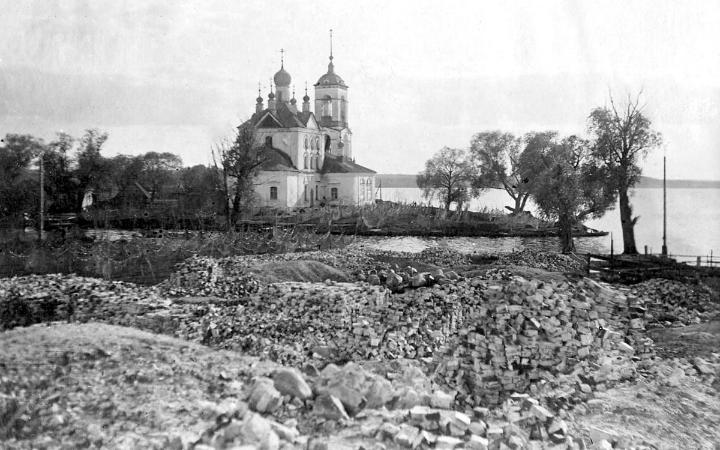 Церковь во имя Сорока мучеников Севастийских (Сорокосвятская). 1775 г. Развалины Церкви в честь Введения во храм Пресвятой Богородицы (Введенская) 1698-1706 гг.